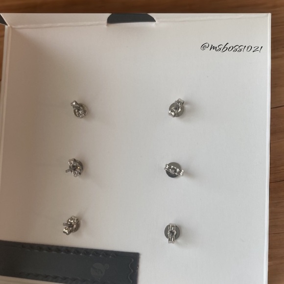 Coach Signature Gold Star Stud “C” Earrings Set BRAND NEW - Picture 2 of 3